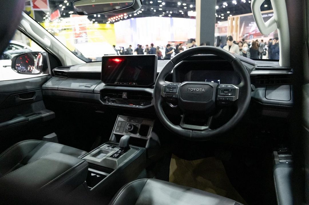 Toyota Hilux Travo-e 2026: Bán tải điện chính thức ra mắt