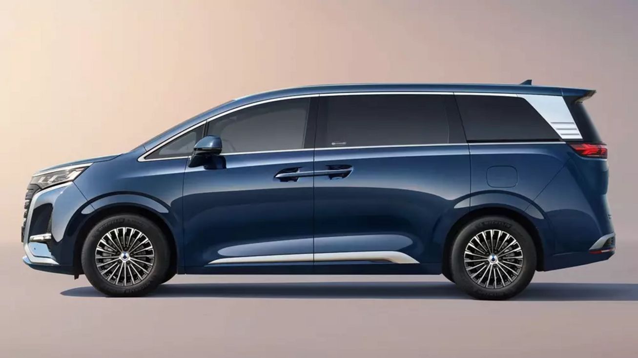 Denza D9 DM-i: MPV Hybrid sạc nhanh, 950 km