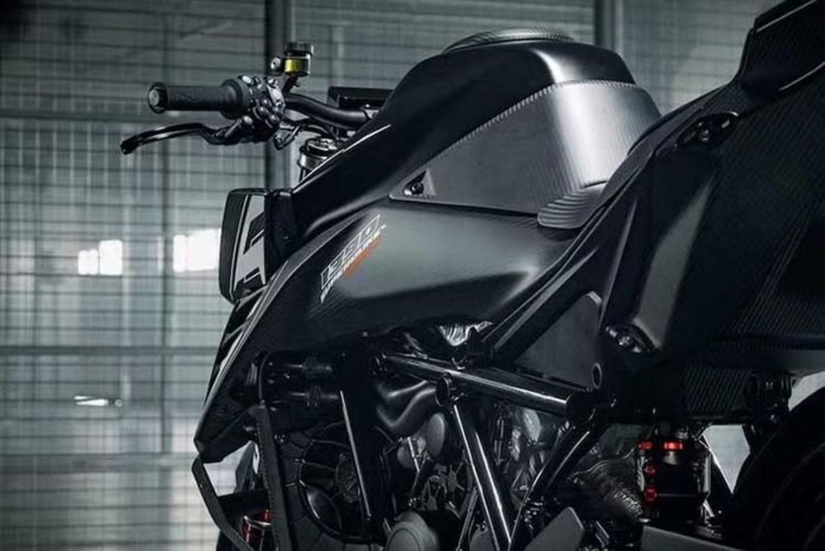 KTM ra mắt siêu naked-bike 1390 Super Duke RR Track phiên bản giới hạn