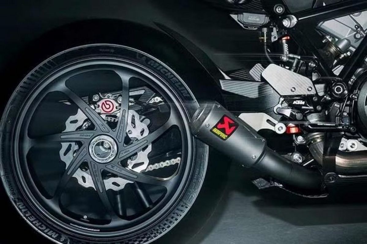 KTM ra mắt siêu naked-bike 1390 Super Duke RR Track phiên bản giới hạn
