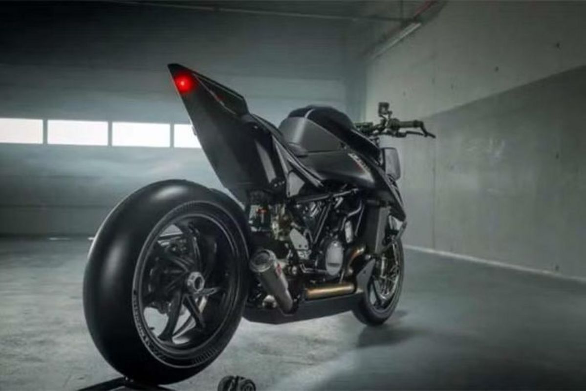 KTM ra mắt siêu naked-bike 1390 Super Duke RR Track phiên bản giới hạn