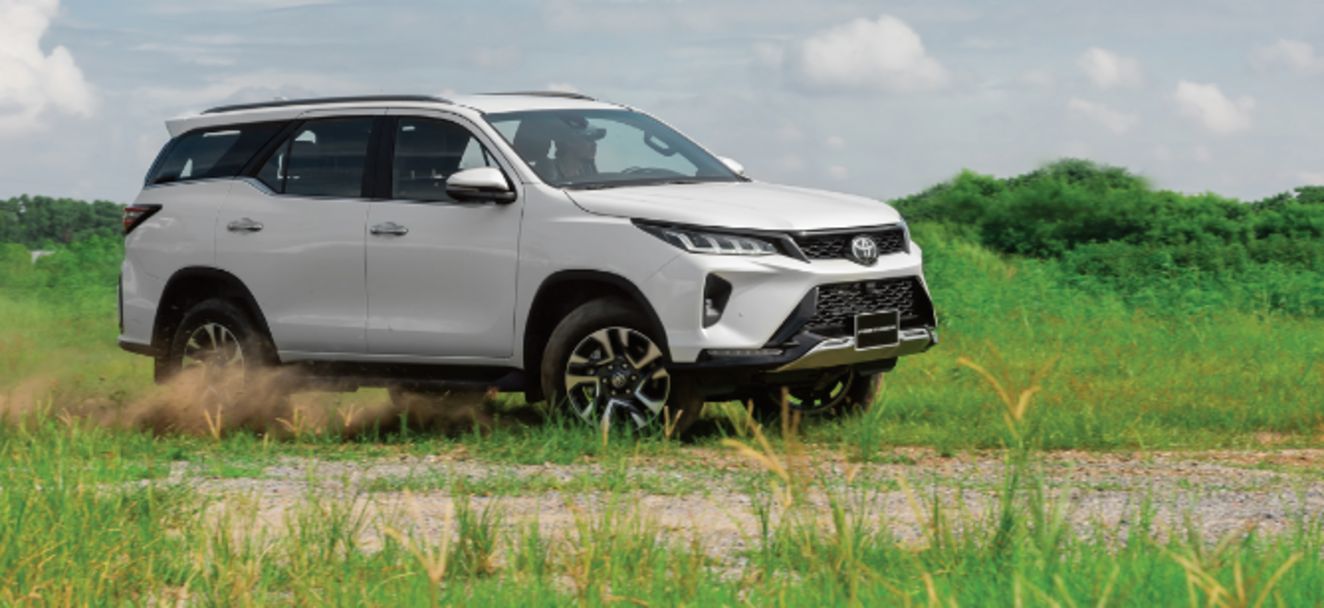 Đánh giá Toyota Fortuner máy xăng: Vận hành, tiện nghi và giá bán