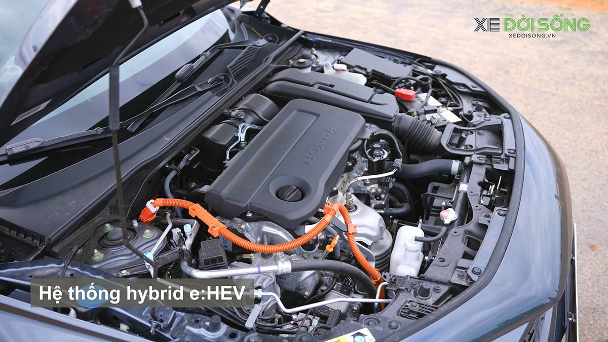 Cảm giác lái Honda Civic e:HEV RS êm mượt như xe điện