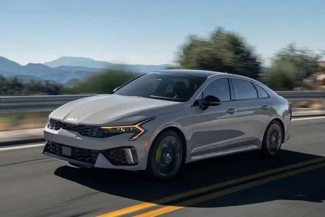 Kia K5 2027 hé lộ động cơ hybrid mới và nhiều công nghệ cao cấp