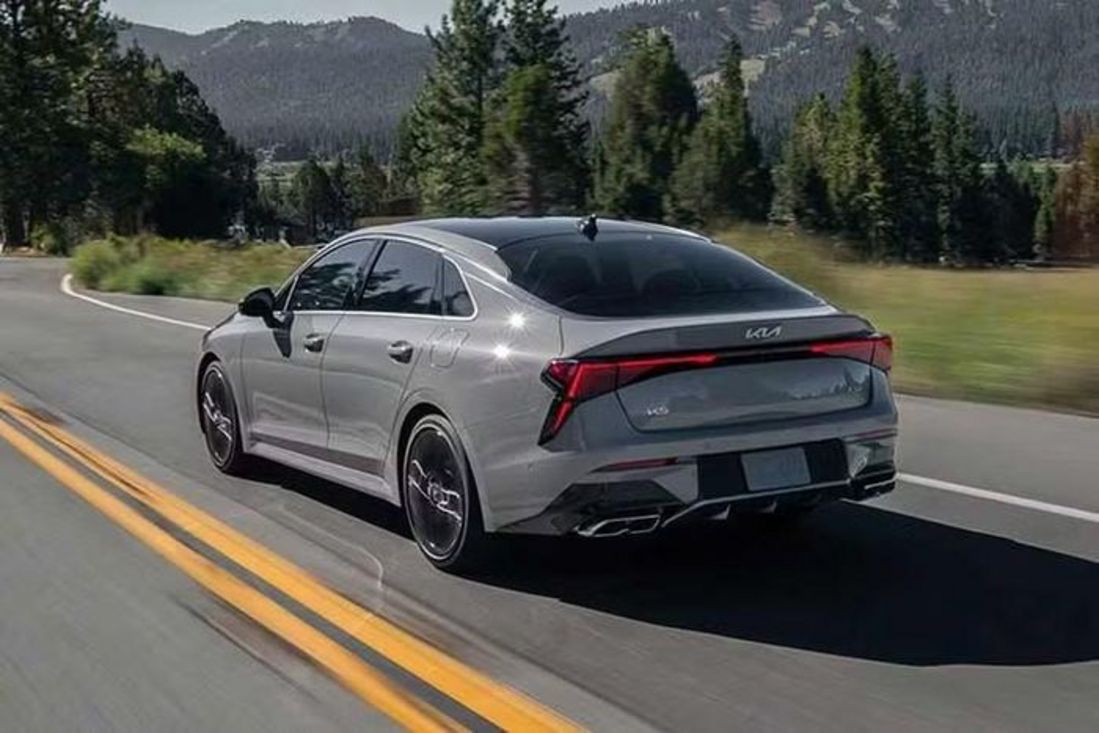 Kia K5 2027 hé lộ động cơ hybrid mới và nhiều công nghệ cao cấp