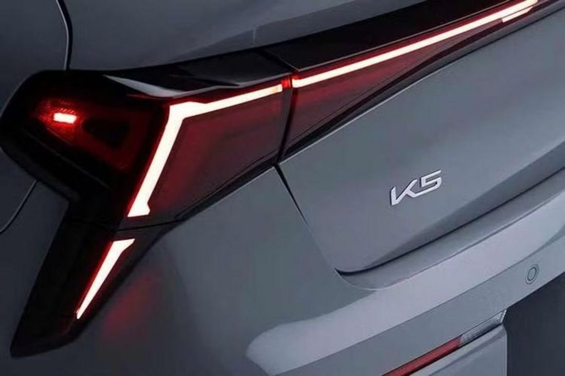 Kia K5 2027 hé lộ động cơ hybrid mới và nhiều công nghệ cao cấp