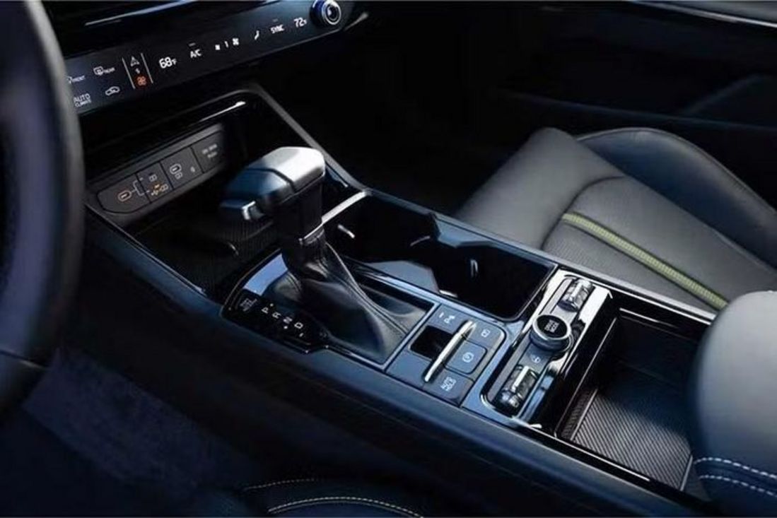Kia K5 2027 hé lộ động cơ hybrid mới và nhiều công nghệ cao cấp
