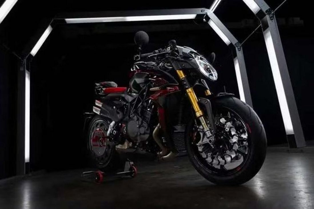Siêu môtô MV Agusta Brutale 1000 ABT có giá hơn 1,2 tỷ