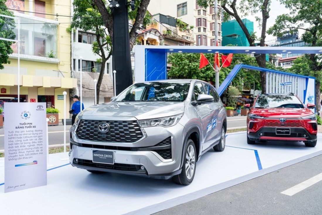 Cách xe hybrid Toyota thay đổi trải nghiệm của người dùng Việt