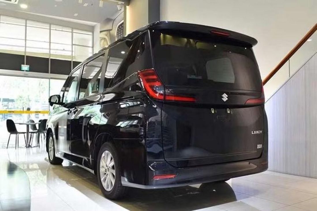 Suzuki Landy 2026 ra mắt: chỉ có bản hybrid, giá từ 769 triệu