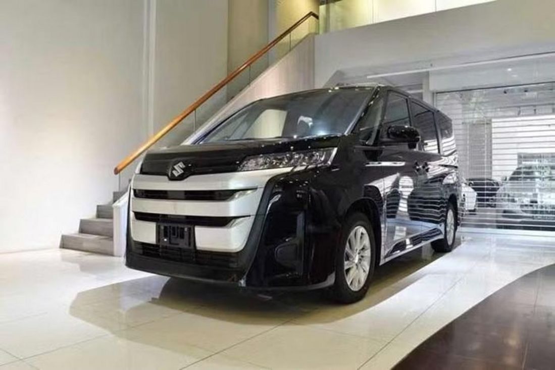 Suzuki Landy 2026 ra mắt: chỉ có bản hybrid, giá từ 769 triệu
