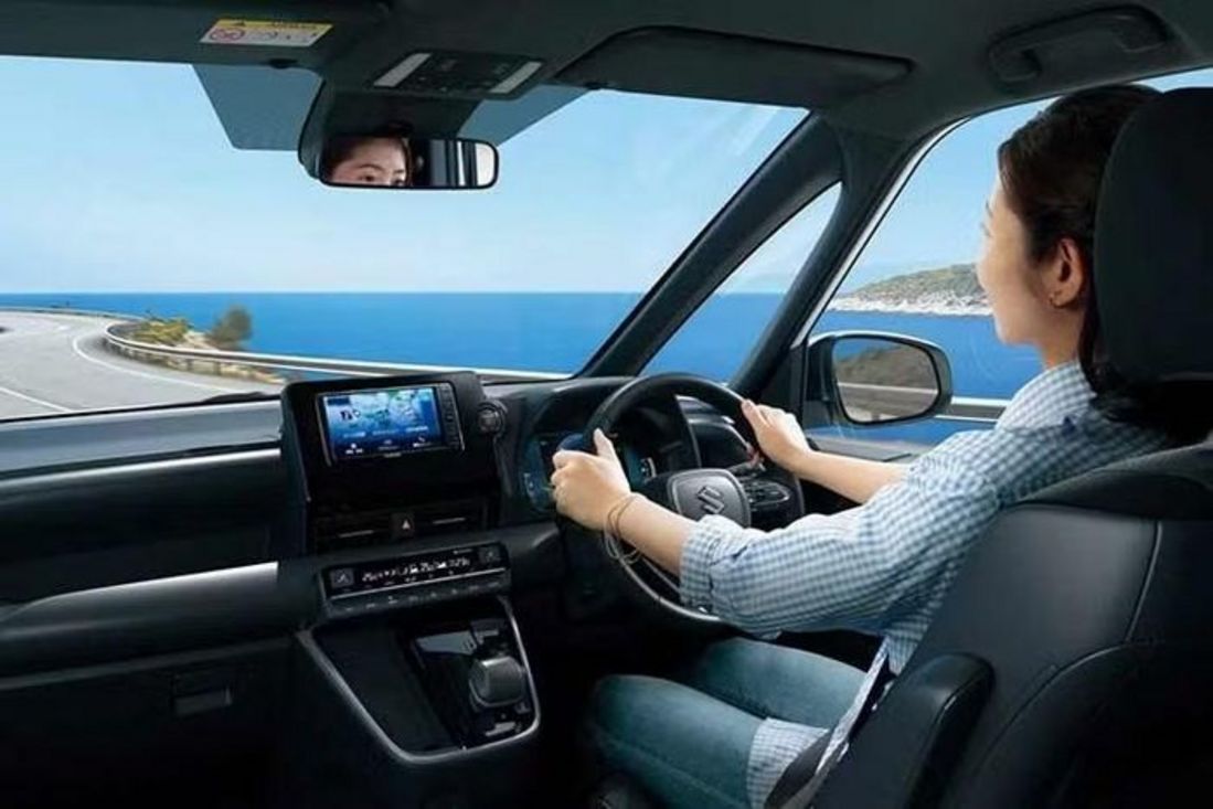 Suzuki Landy 2026 ra mắt: chỉ có bản hybrid, giá từ 769 triệu