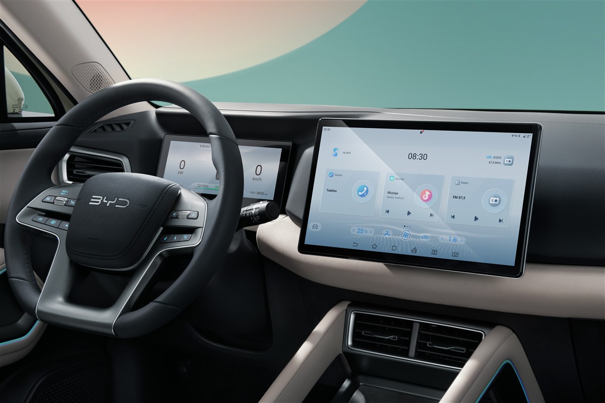 Màn hình xoay và vô-lăng trên BYD Atto 2