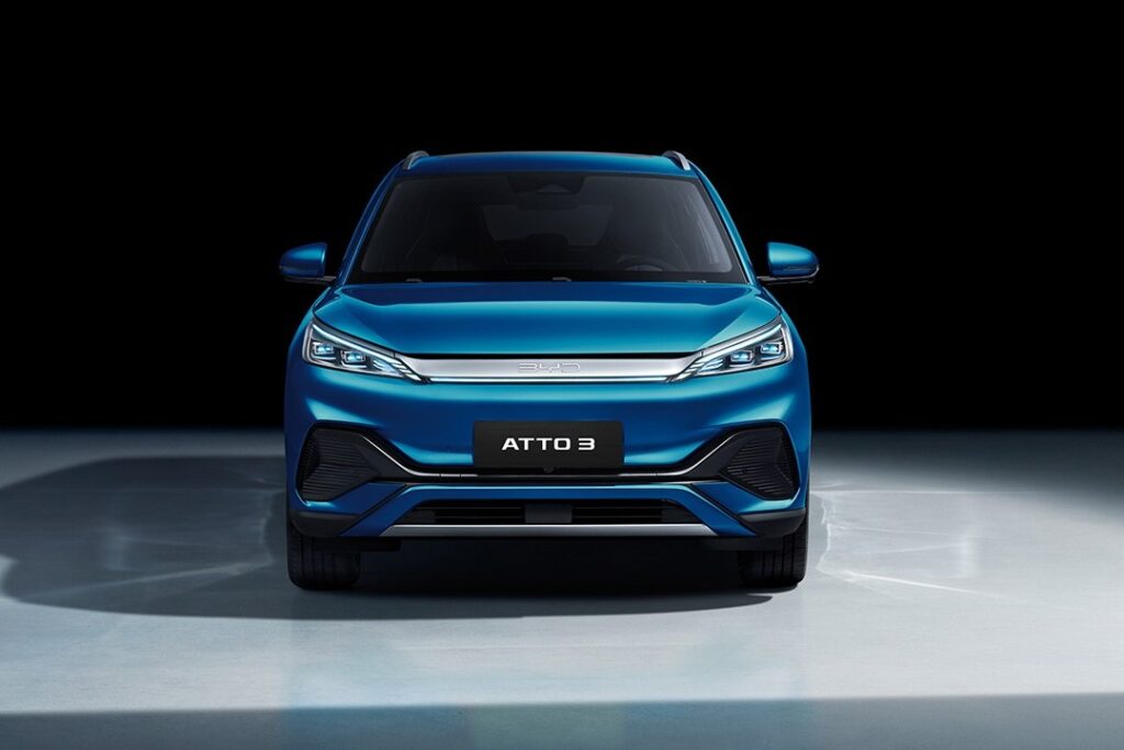 BYD Atto 3 nhìn thẳng mặt trước