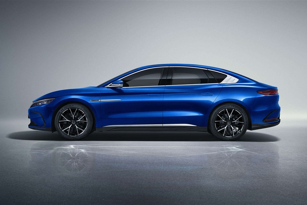 BYD Han nhìn từ góc ba phần tư bên hông