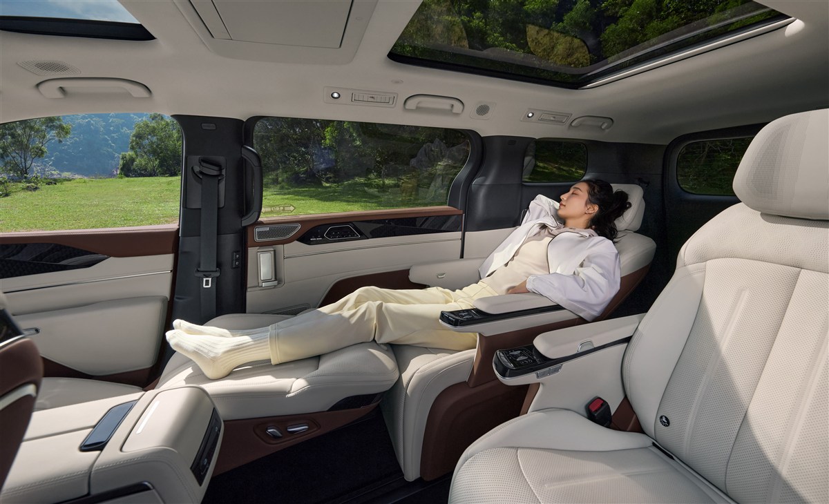 Ghế thương gia hàng thứ hai trên BYD M9
