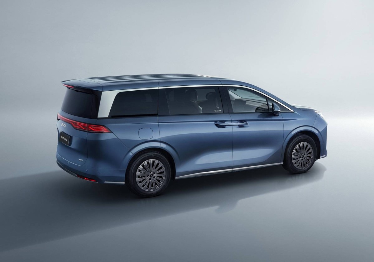 BYD M9 nhìn từ phía sau