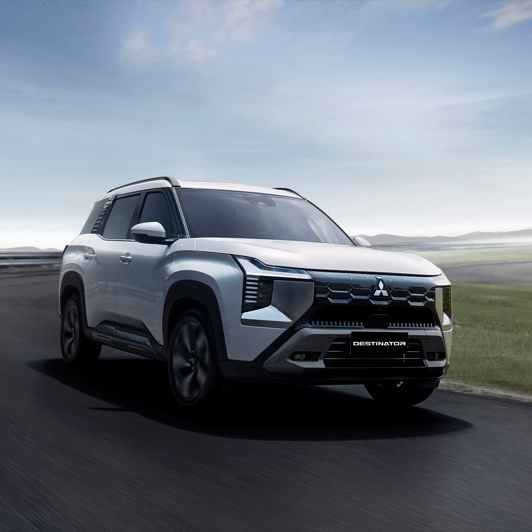 Mitsubishi Destinator di chuyển trên cao tốc