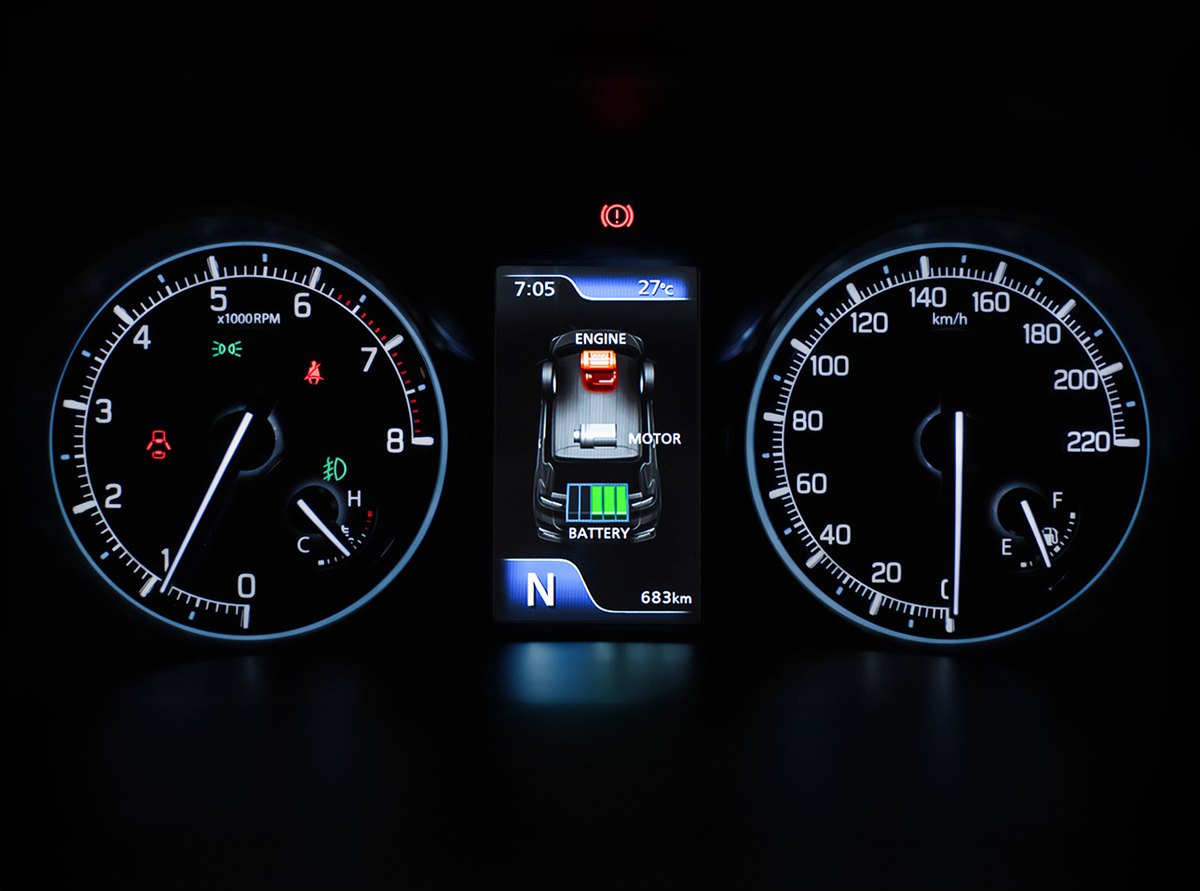 Cụm đồng hồ và màn hình MID hiển thị hoạt động hệ thống hybrid