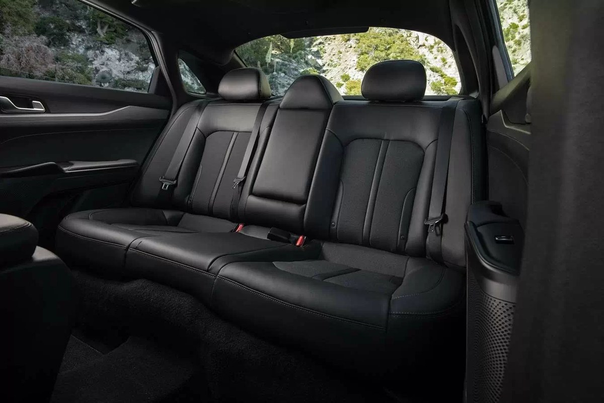 Hàng ghế sau của Kia K5
