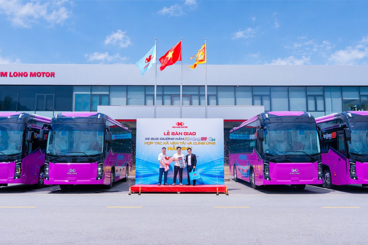 Lễ bàn giao xe bus giường nằm KIMLONG99-G34 cho Hợp tác xã Vận tải và Cung ứng Hải Ninh