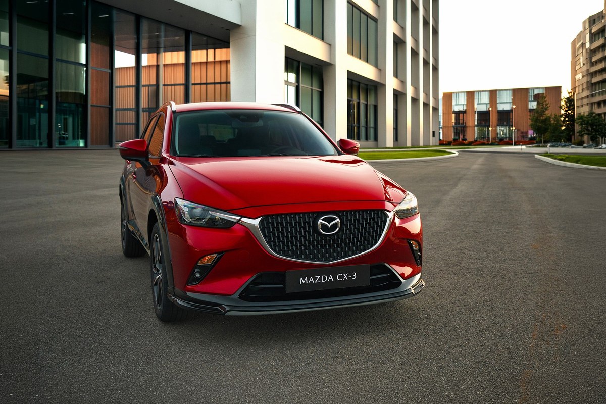 Mazda CX-3 màu đỏ nhìn từ phía trước