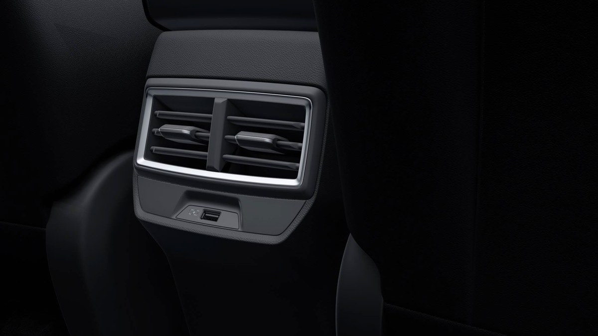 Cửa gió điều hòa và cổng sạc hàng ghế sau All New MG ZS