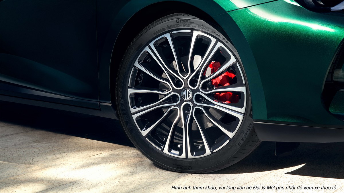 Mâm 19 inch của MG7 với cùm phanh đỏ