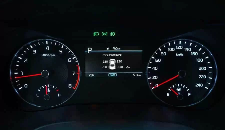 Cụm đồng hồ hiển thị áp suất lốp trên Kia K3